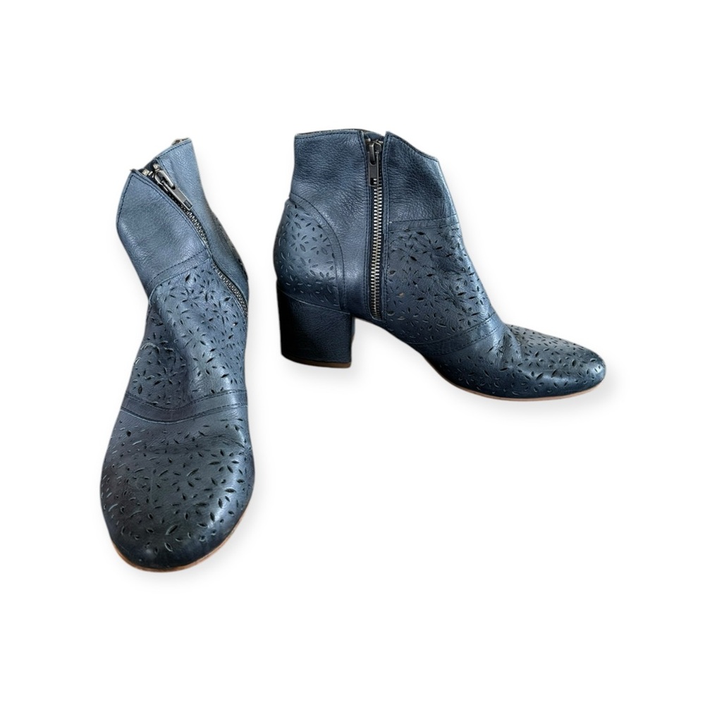 Silent D blue ankle booties boots Sz 38 / 7 / 7.5 Pearsy  heel length 2"